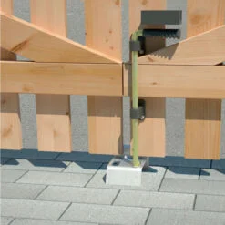 Tuer-und Torbeschlaege-Auflaufstuetze-fuer-doppeltore-am-Holztor